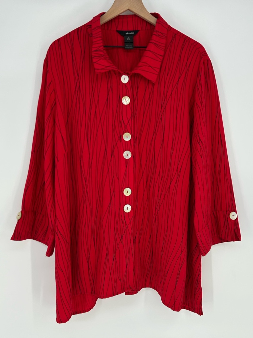 "NWT" Ali Miles Red & Black Abstract Print Button Front Tunic Blouse- Women's' 3